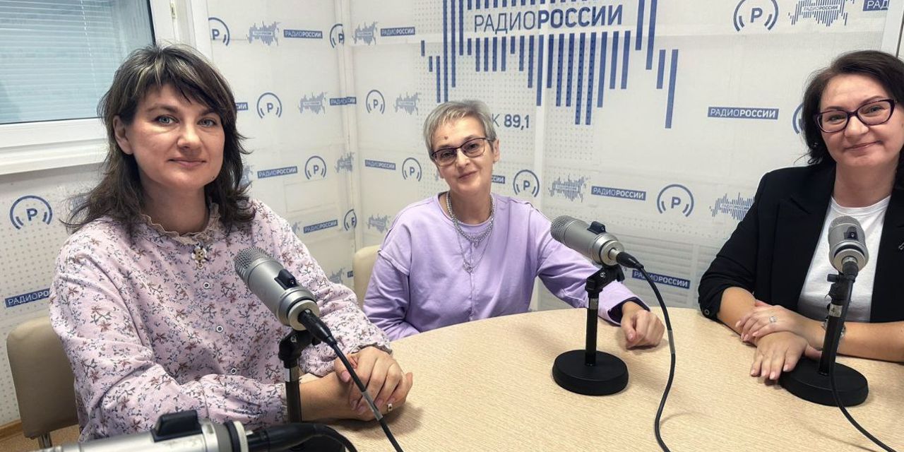 27.11.2025 Липецк. Представители АНО «Расстояние» выступили в программе "Актуальный микрофон" на Радио России Липецк